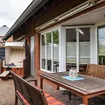 Kleiner Leuchtturm-backbord Fehmarn