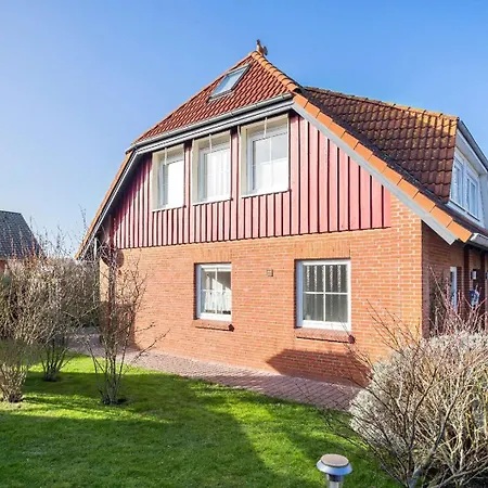 Holiday home Kleiner Leuchtturm-backbord Fehmarn