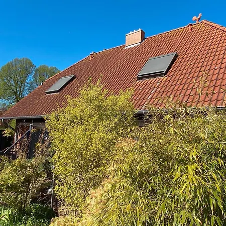 Kleiner Leuchtturm-backbord Fehmarn