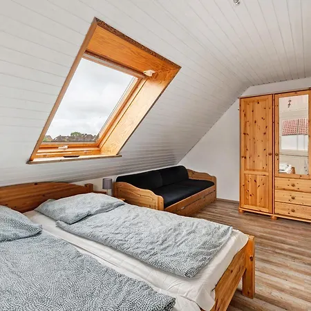 Kleiner Leuchtturm-backbord Fehmarn